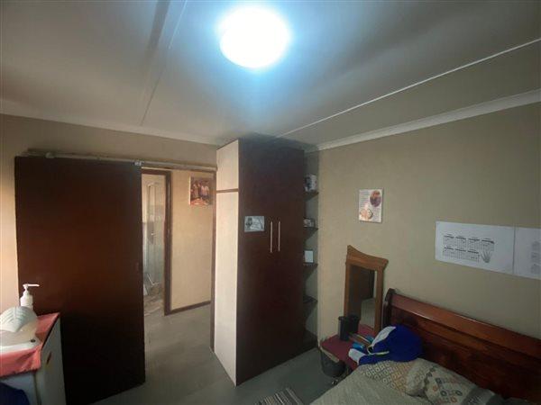 5 Bedroom Property for Sale in Rondevlei Park Western Cape